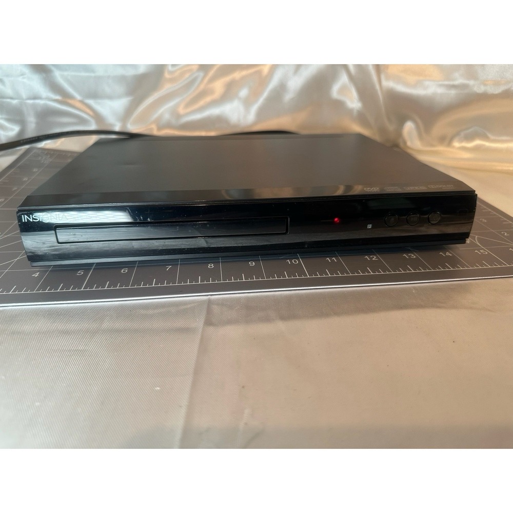 Insignia NS-D160A14 DVD/CD Player Only.  No RCA cables Or Remote. Tested/working